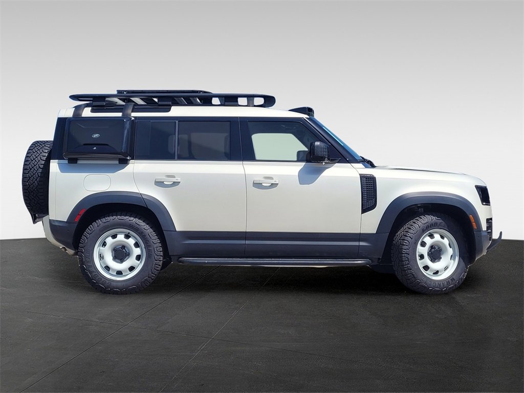 2024 Land Rover Defender 110 S photo 3