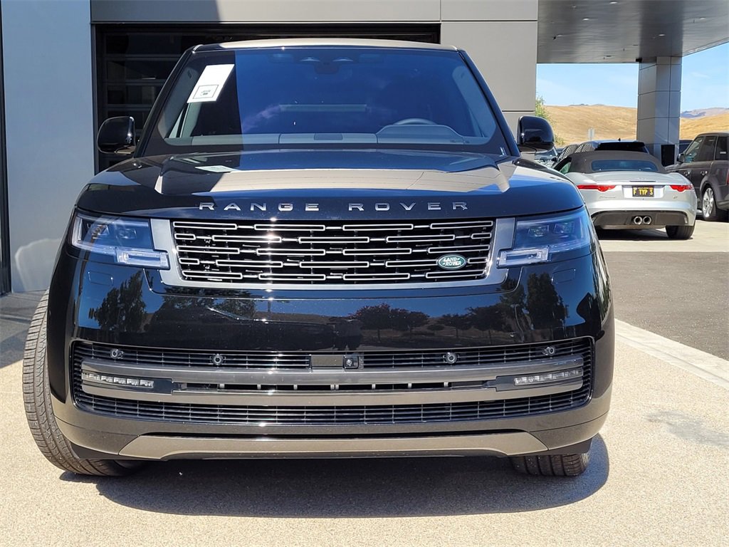 2023 Land Rover Range Rover SE photo 3