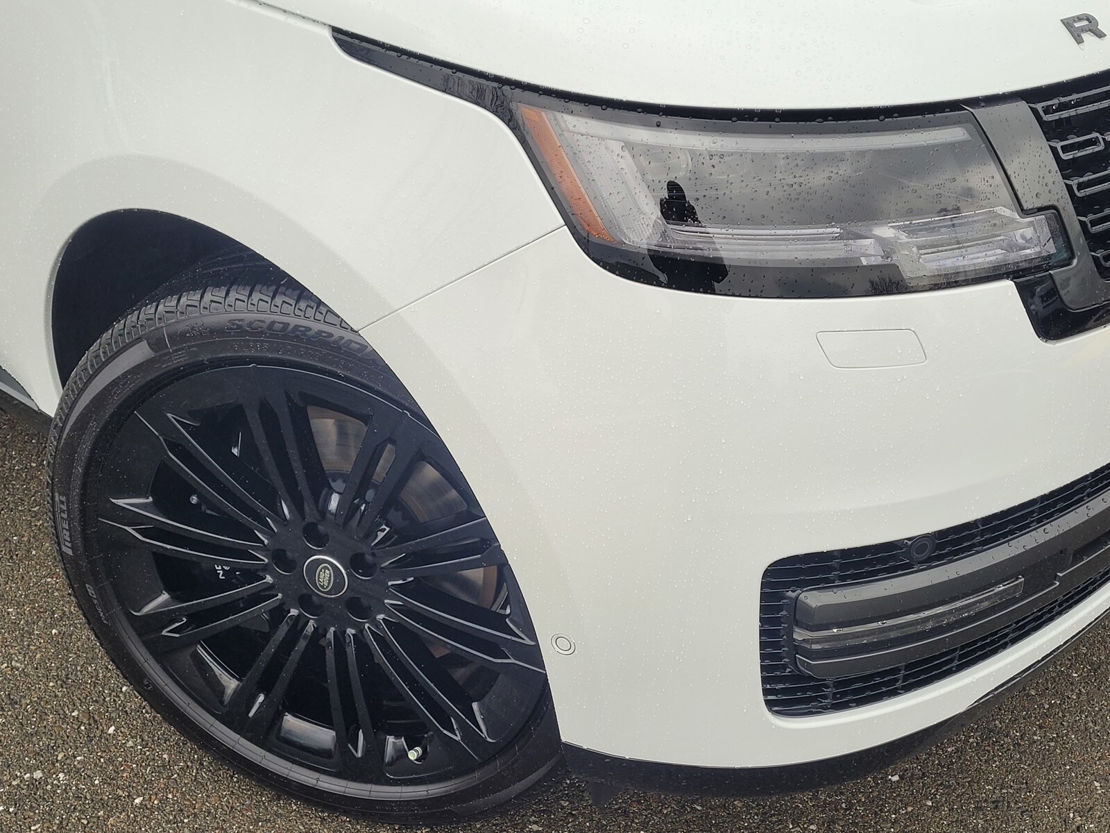 2025 Land Rover Range Rover SE photo 2
