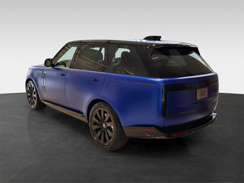 2025 Land Rover Range Rover SE photo 3