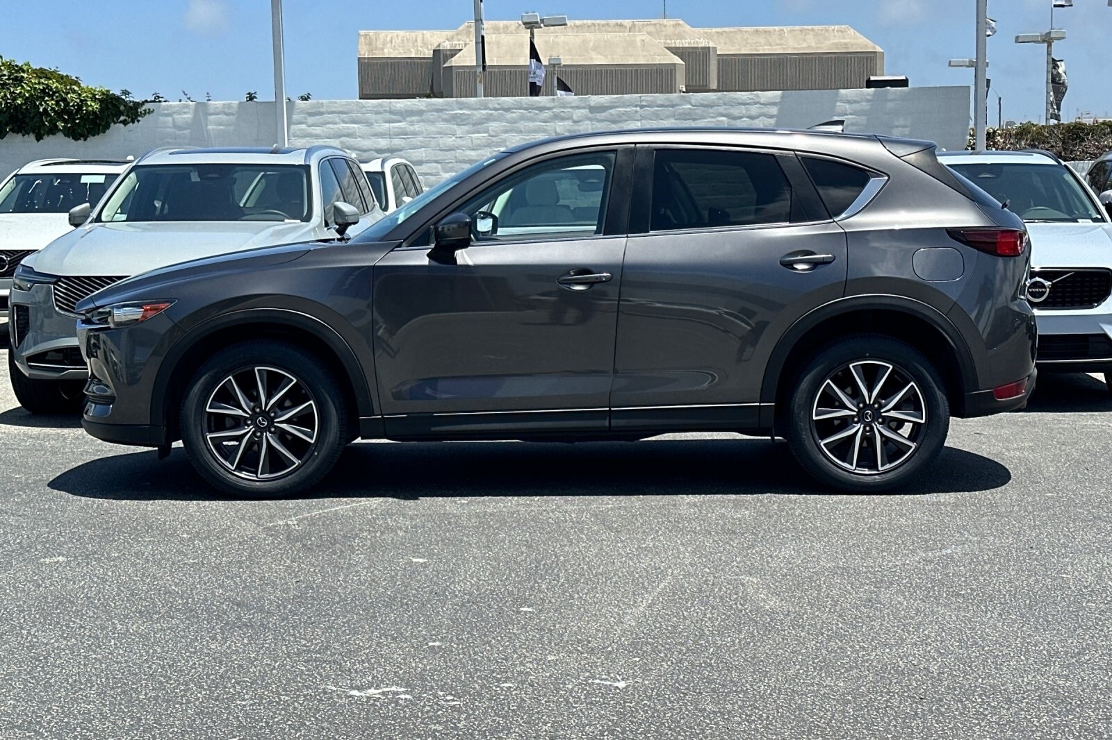 2018 Mazda CX-5 Touring photo 2