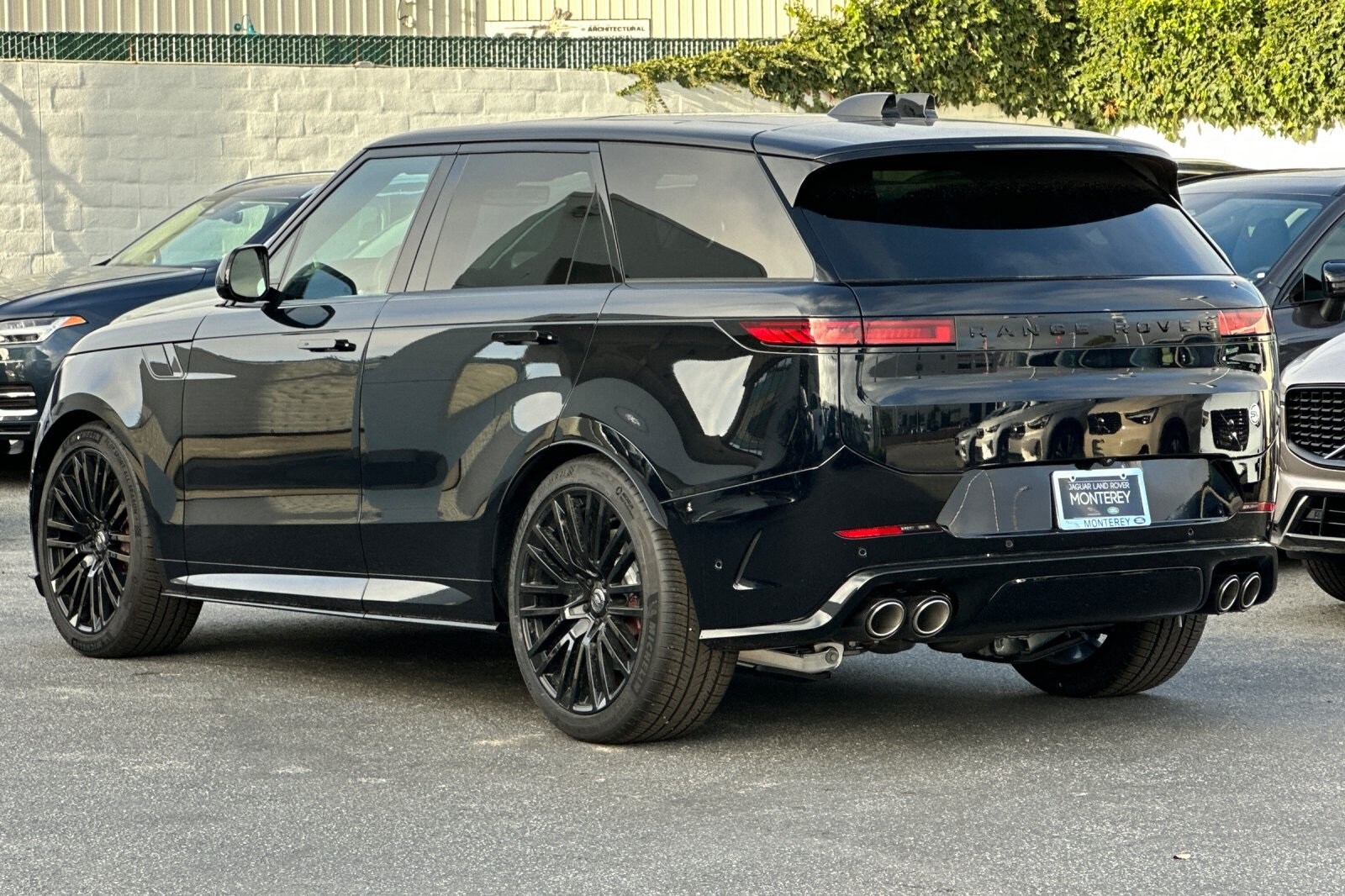 2025 Land Rover Range Rover Sport photo 3