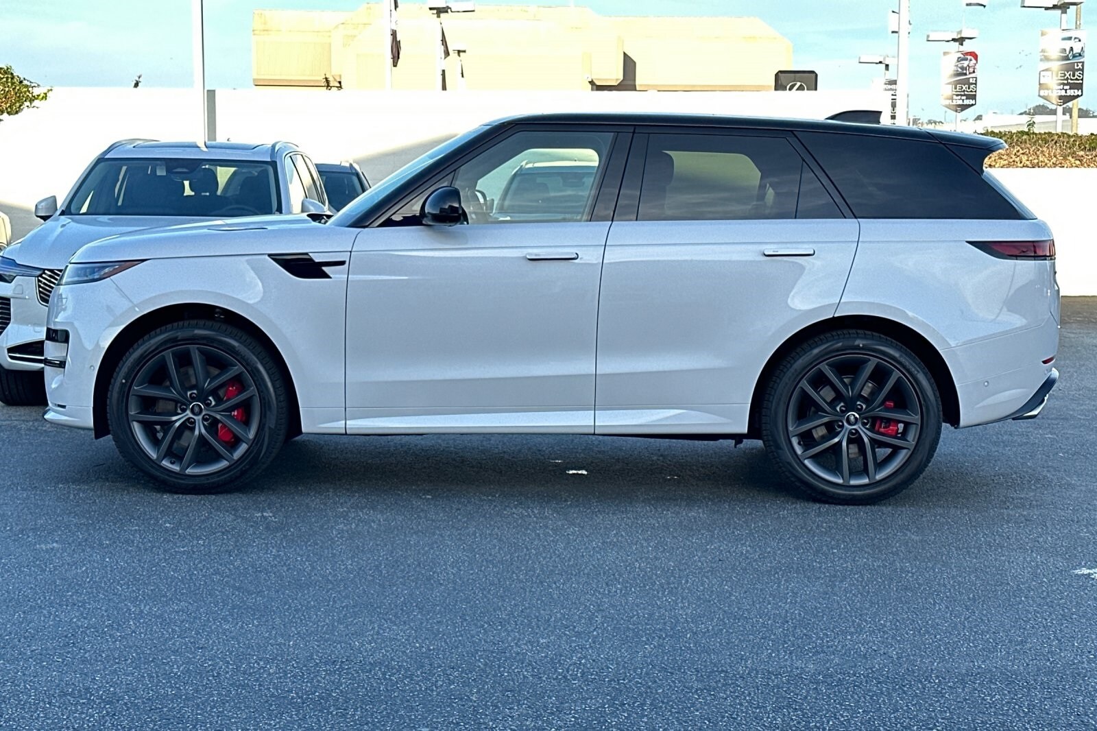2025 Land Rover Range Rover Sport SE photo 2