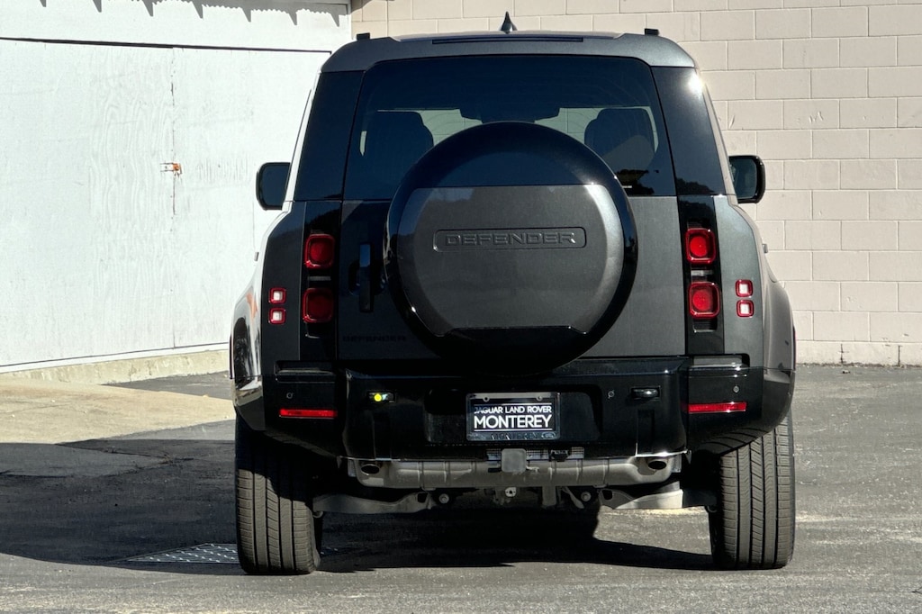 New 2025 Land Rover Defender 110 400PS X-Dynamic SE SUV