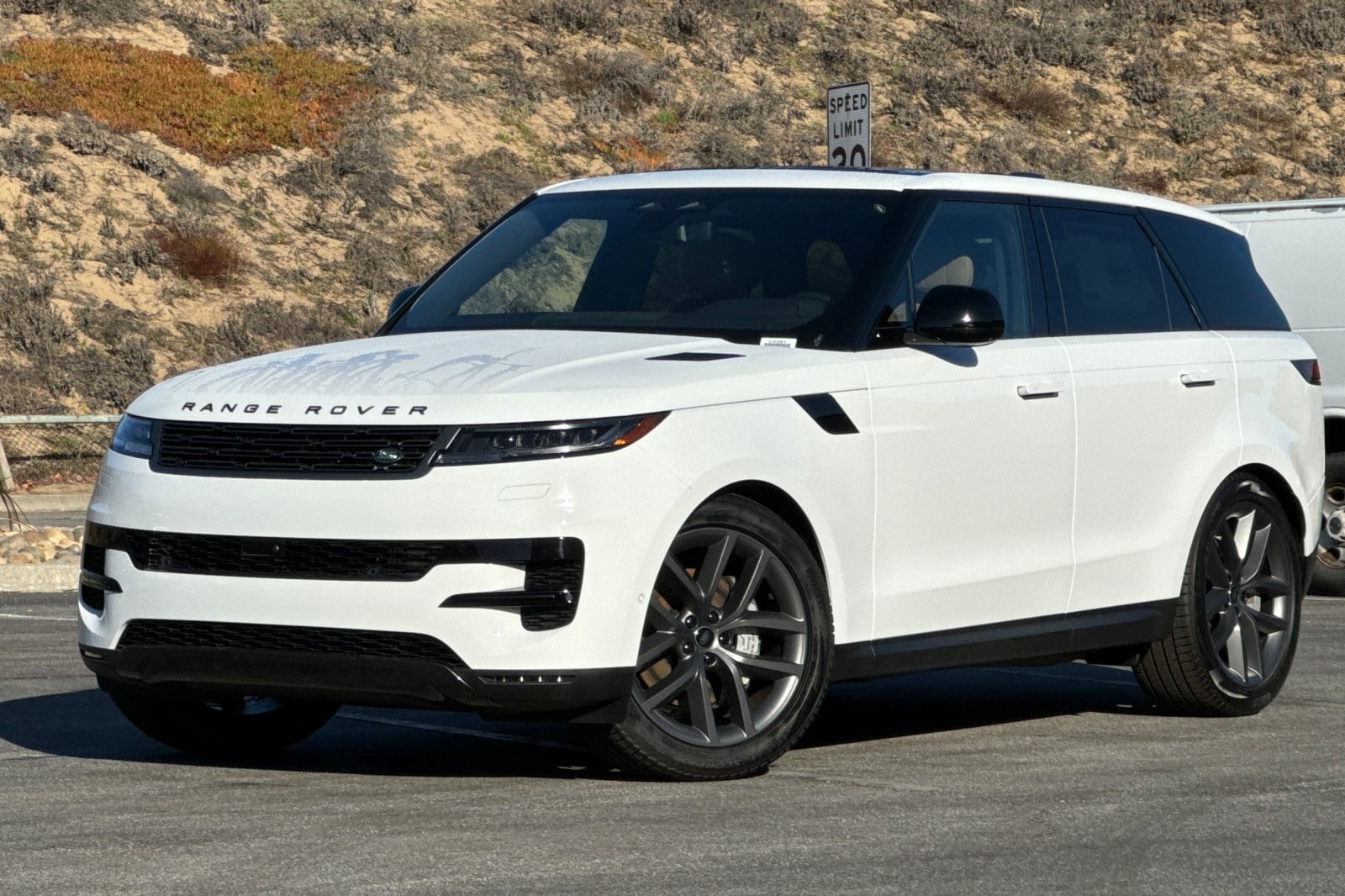2025 Land Rover Range Rover Sport SE