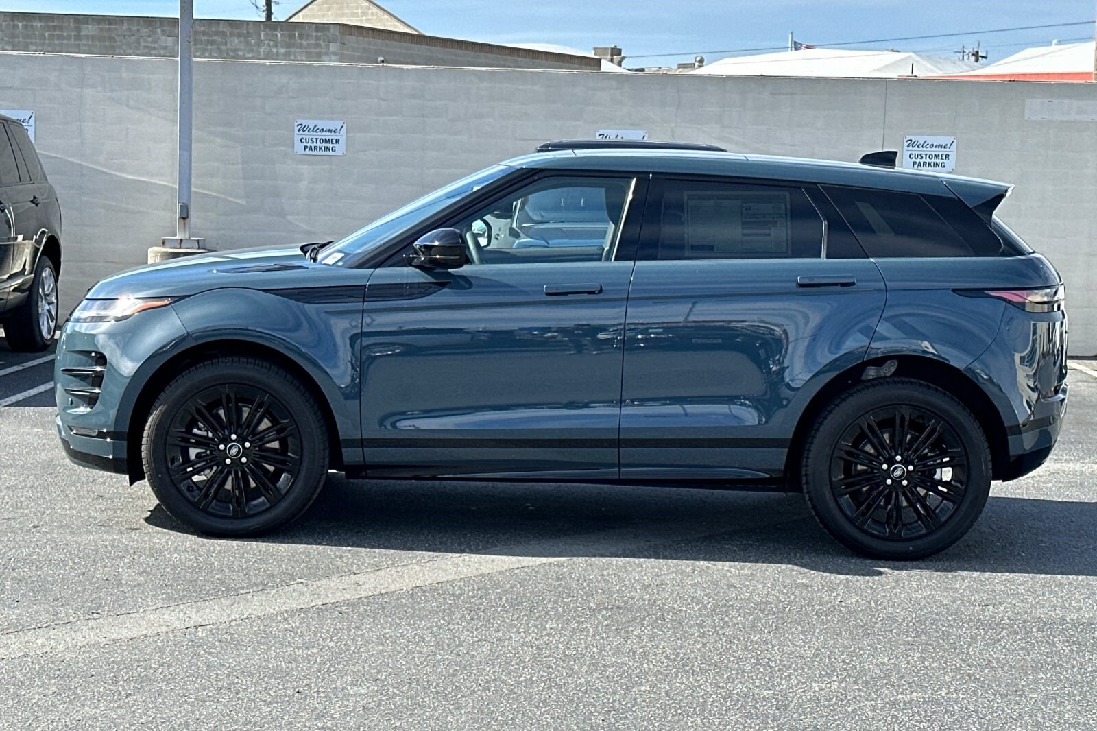 2024 Land Rover Range Rover Evoque photo 2