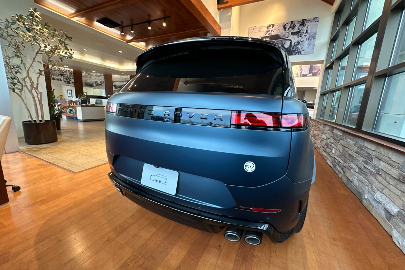 2025 Land Rover Range Rover Sport photo 4