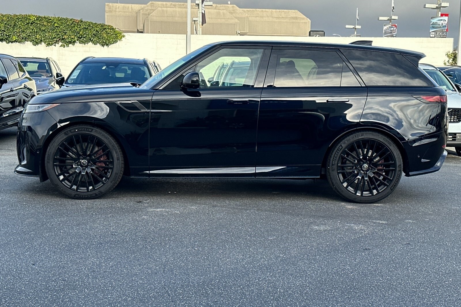 2025 Land Rover Range Rover Sport photo 2