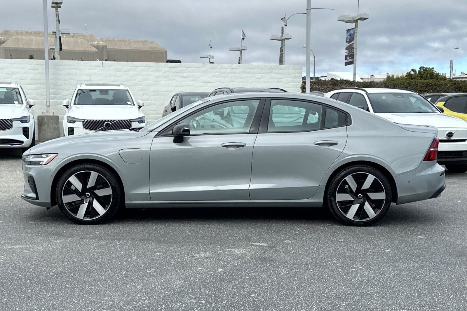 2024 Volvo S60 Recharge Ultimate photo 2