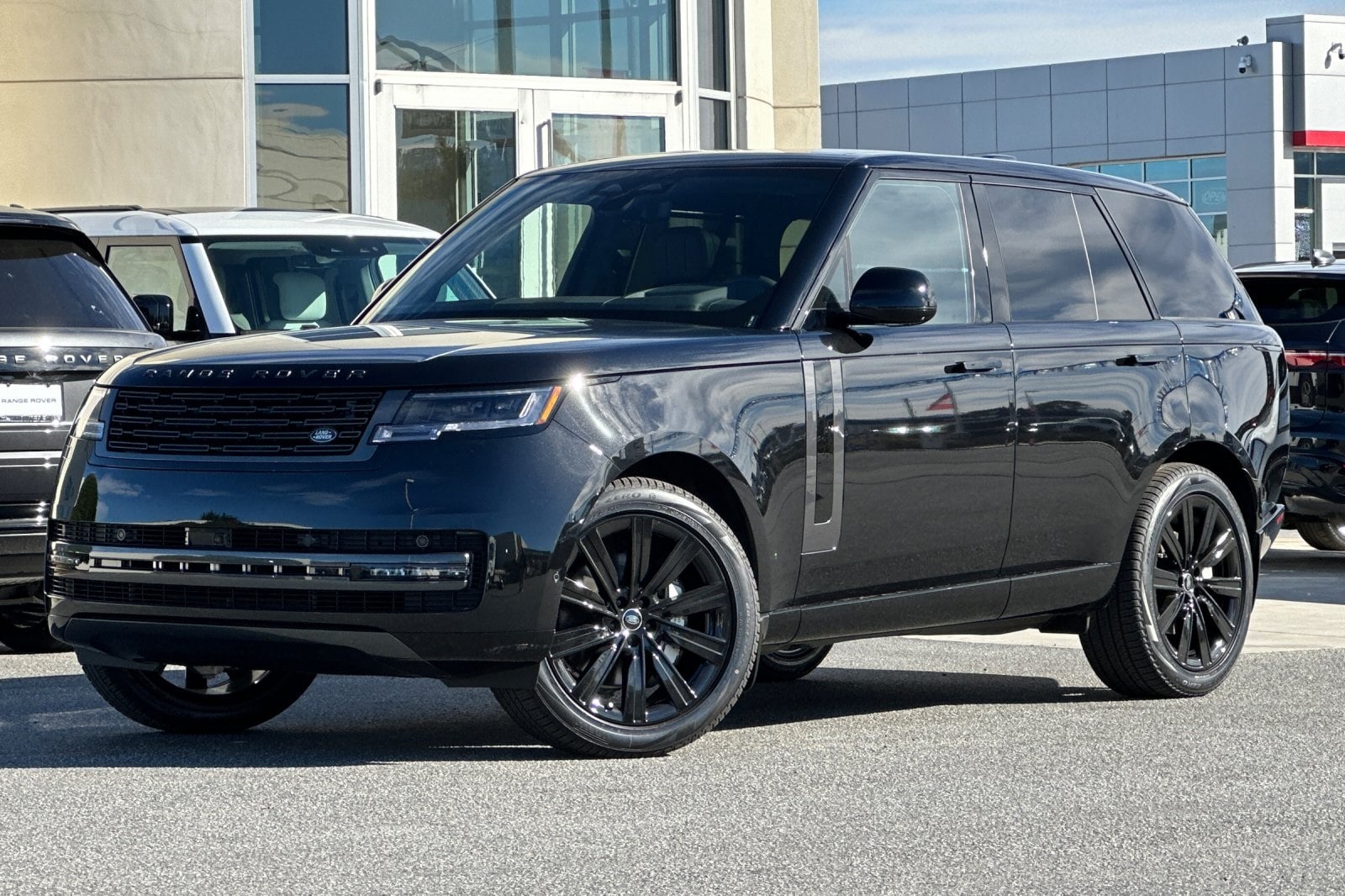 2025 Land Rover Range Rover SE's photo