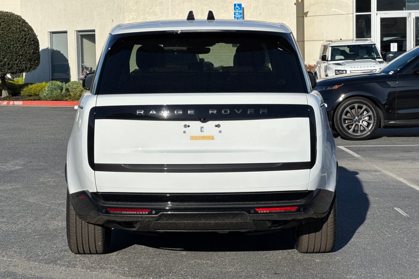 2025 Land Rover Range Rover SE photo 4