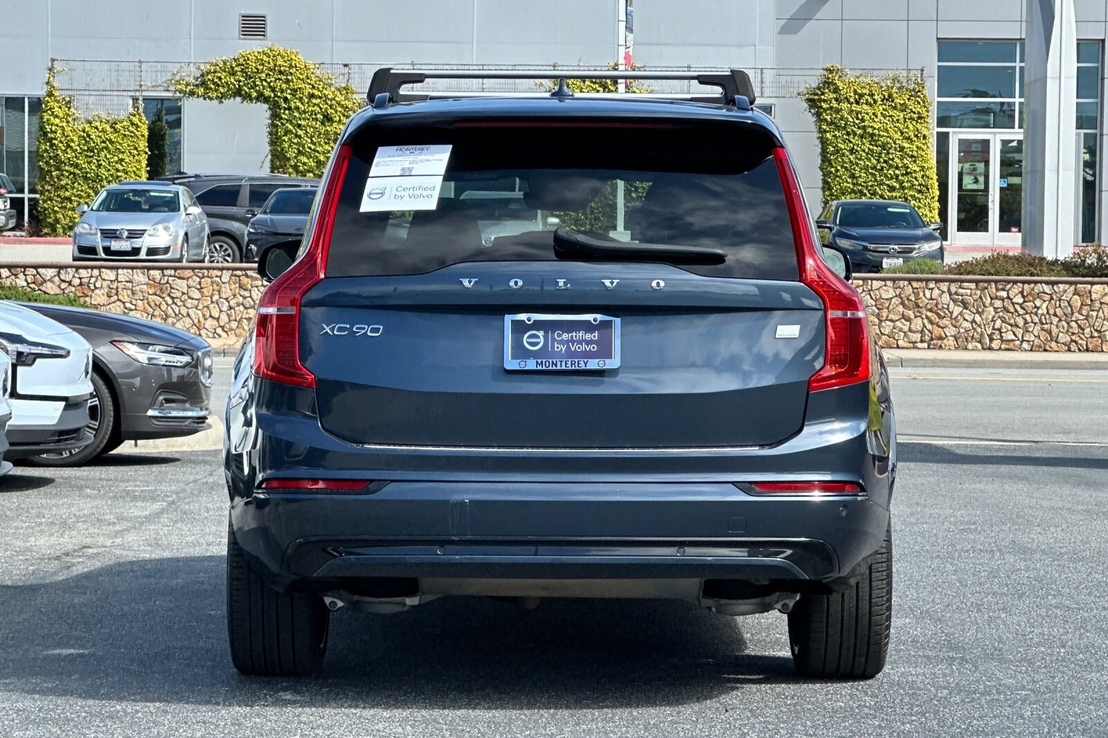 2022 Volvo XC90 Recharge T8 R-Design photo 4