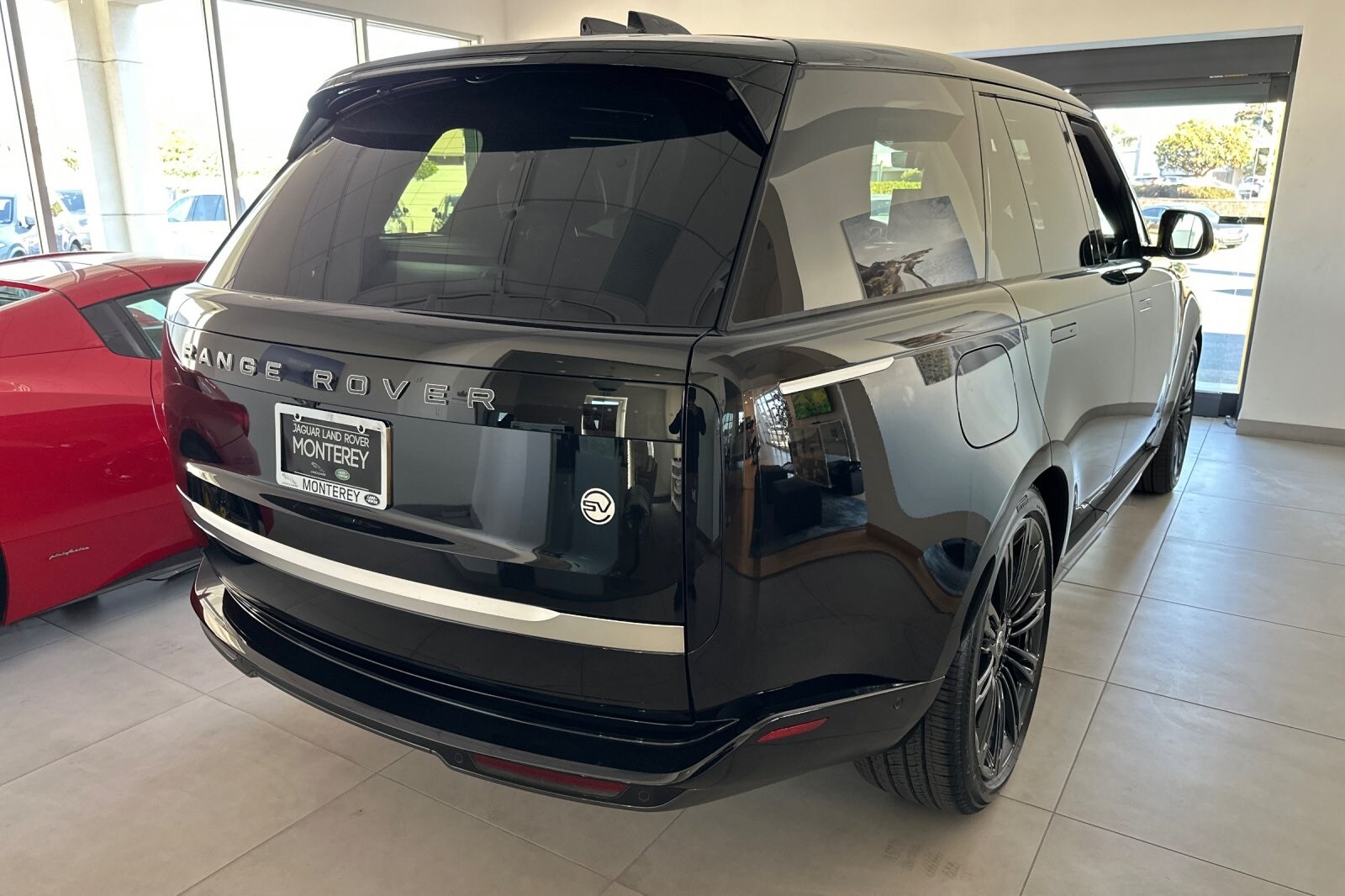 2025 Land Rover Range Rover SV photo 4