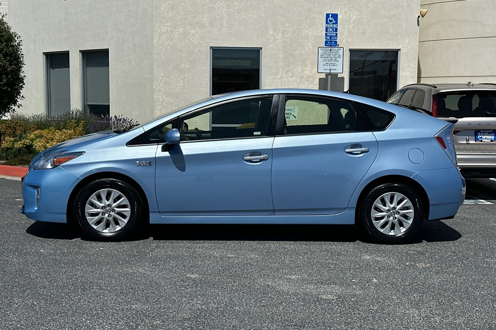 2013 Toyota Prius Plug-in Base photo 2