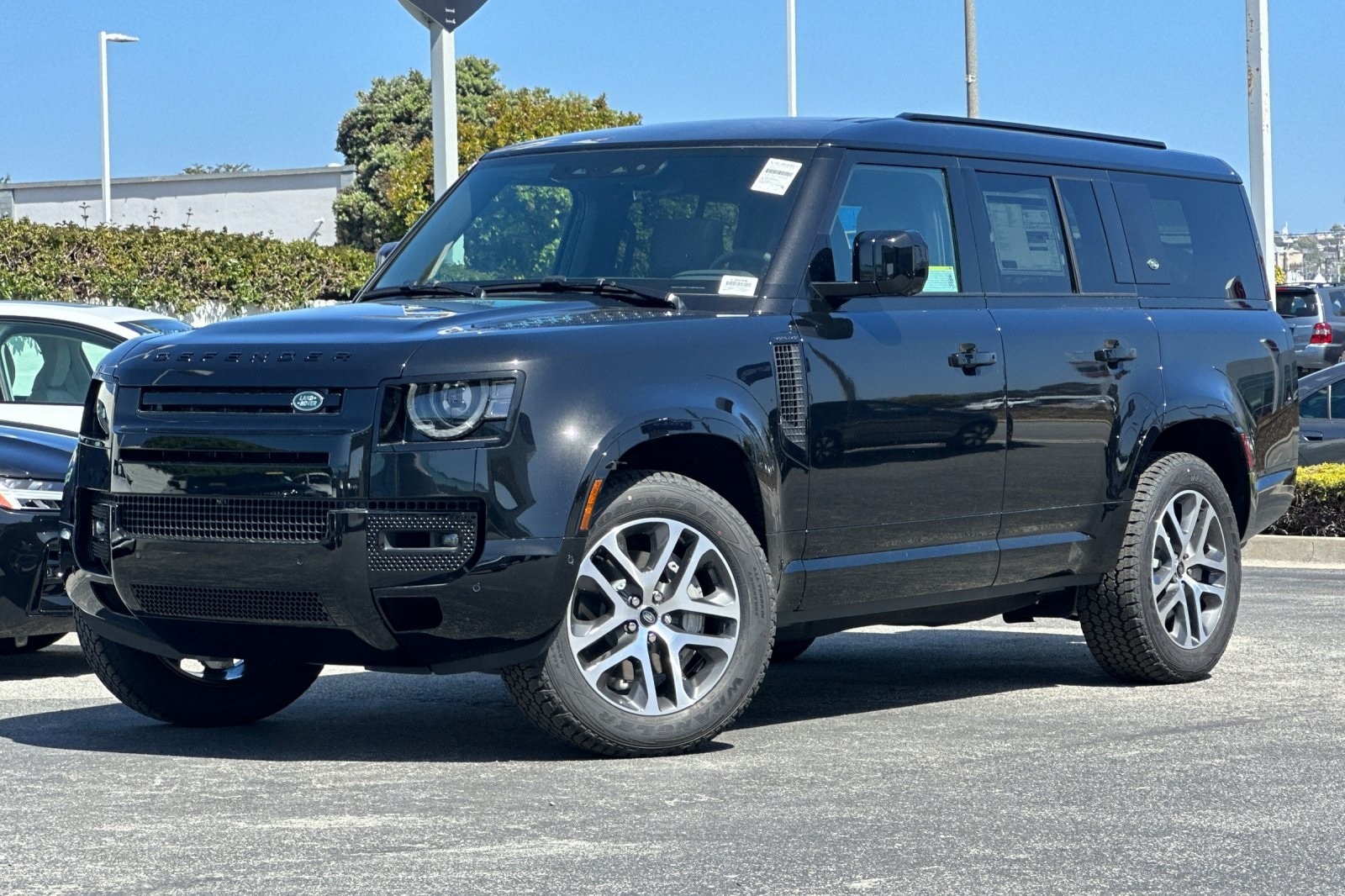 2024 Land Rover Defender X-Dynamic SE's photo