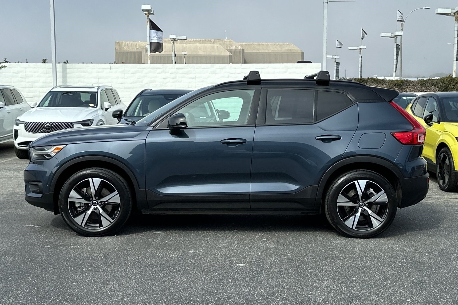 2022 Volvo XC40 Recharge P8 Plus photo 2