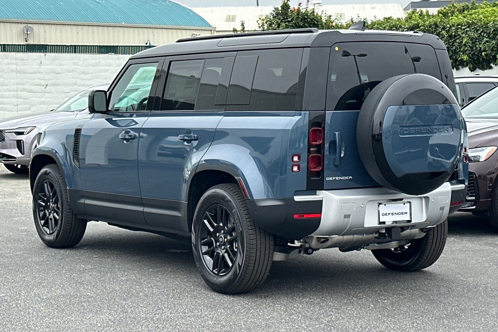 2025 Land Rover Defender 110 S photo 3