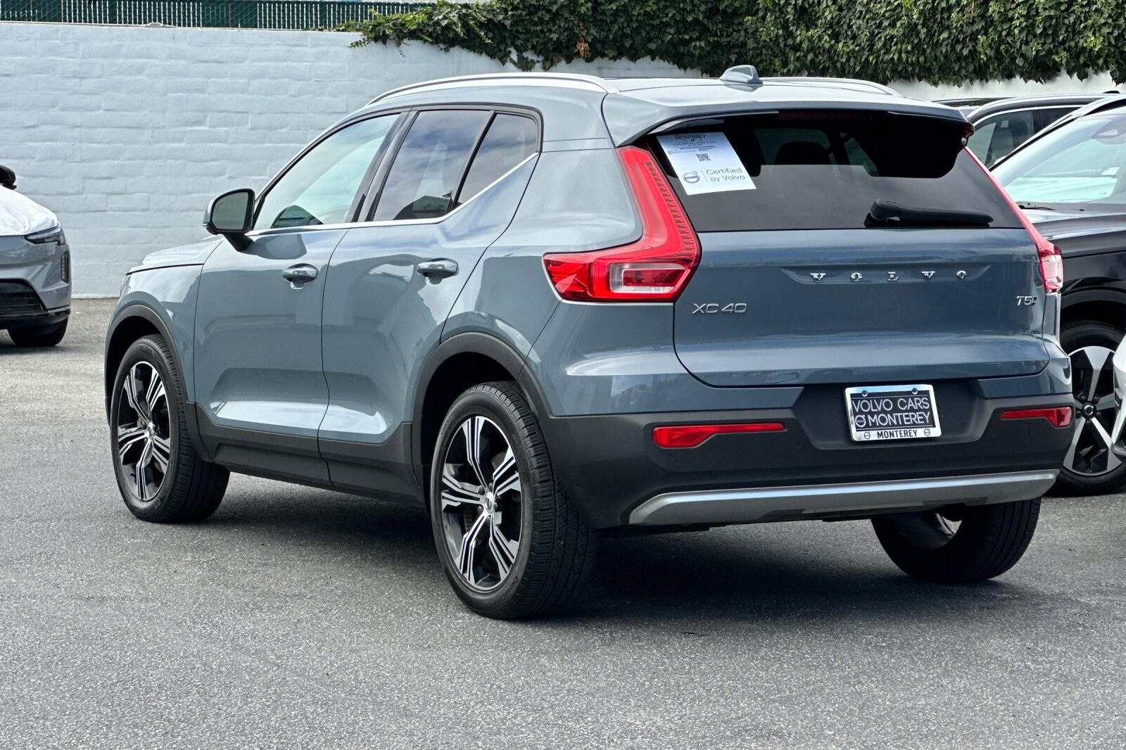 2022 Volvo XC40 T5 Inscription photo 2
