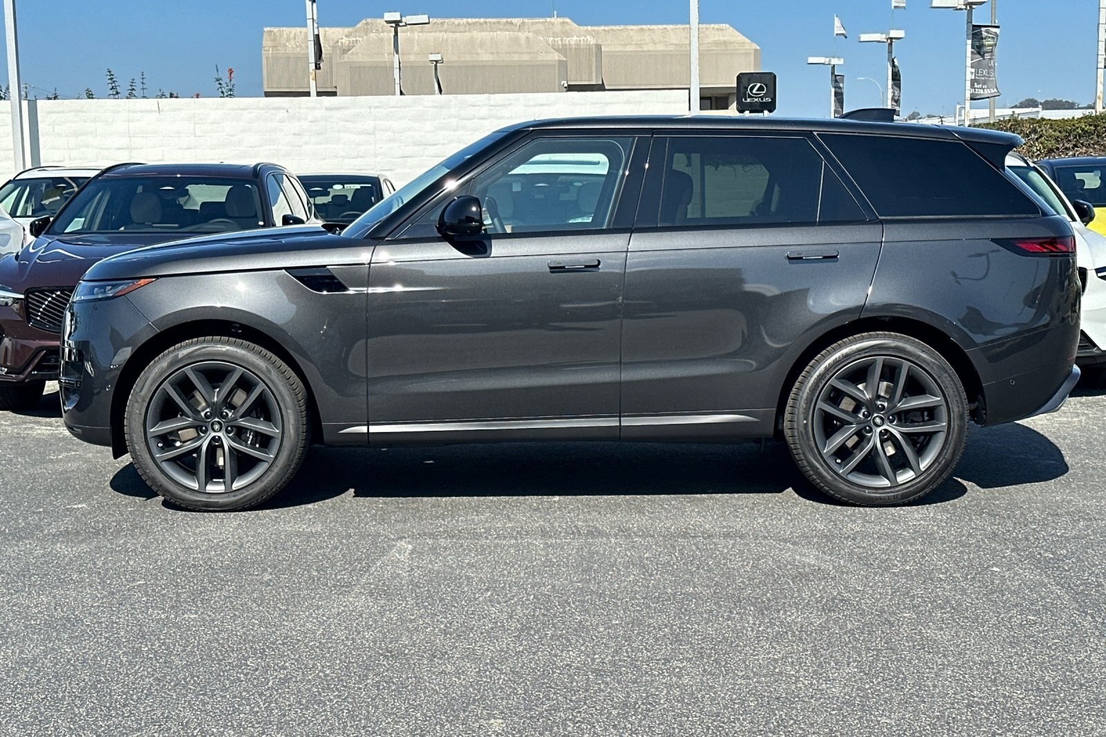 2025 Land Rover Range Rover Sport SE photo 2