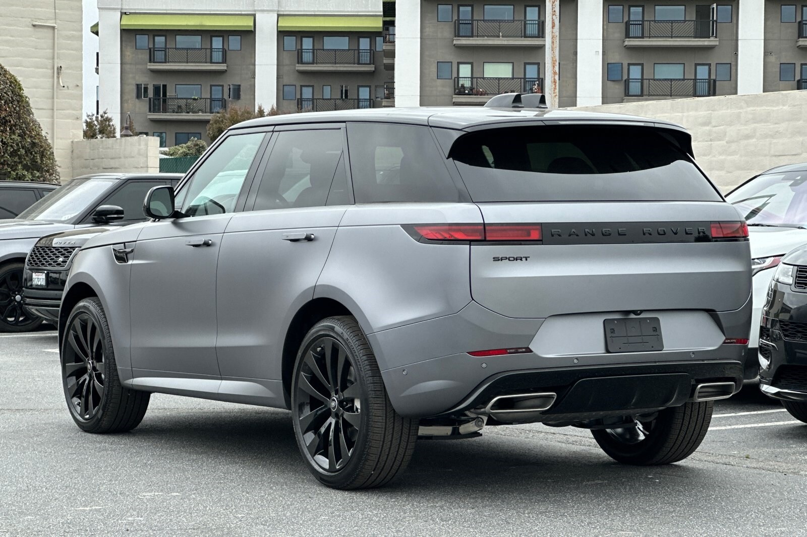 2025 Land Rover Range Rover Sport SE photo 3