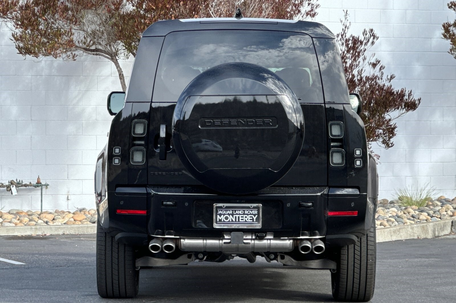 2026 Land Rover Defender photo 3