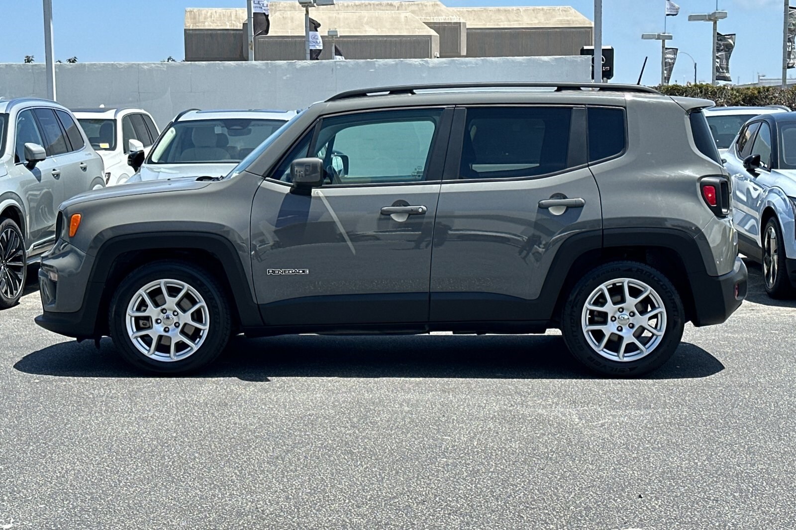 2021 Jeep Renegade Latitude photo 2