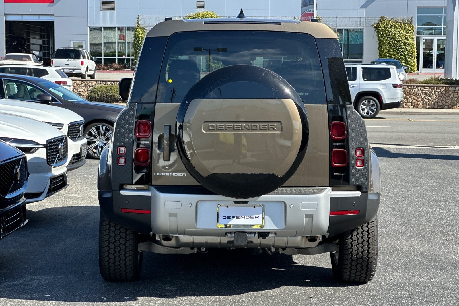 2025 Land Rover Defender 110 S photo 4