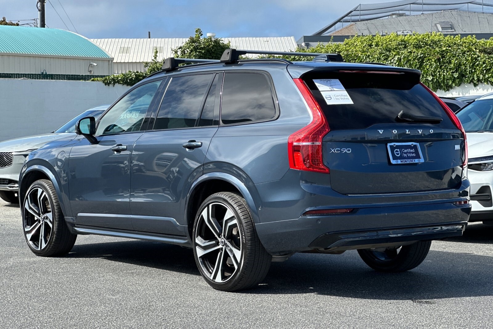 2022 Volvo XC90 Recharge T8 R-Design photo 3