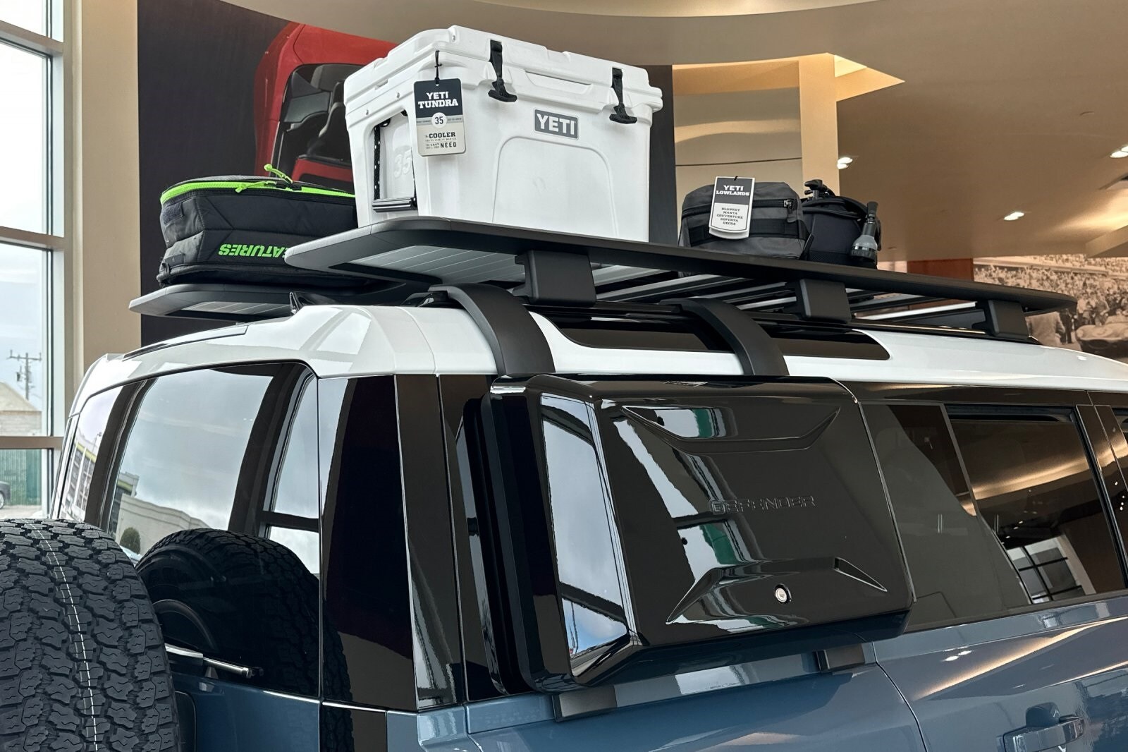 2025 Land Rover Defender 110 S photo 4