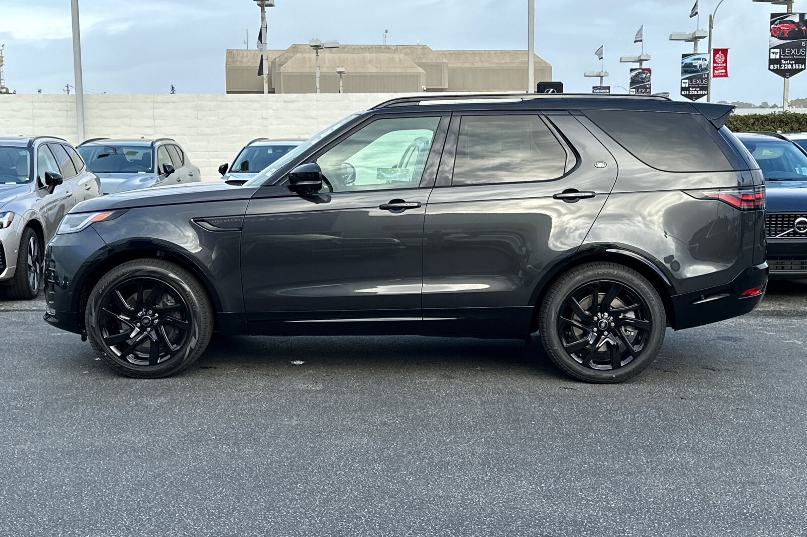 2025 Land Rover Discovery SE photo 2