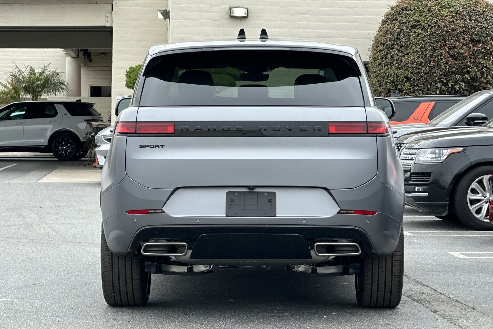 2025 Land Rover Range Rover Sport SE photo 4