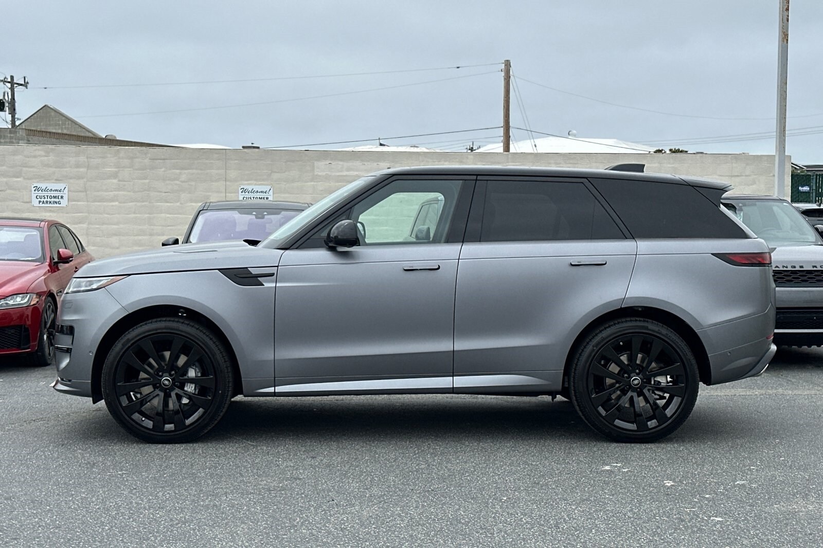 2025 Land Rover Range Rover Sport SE photo 2