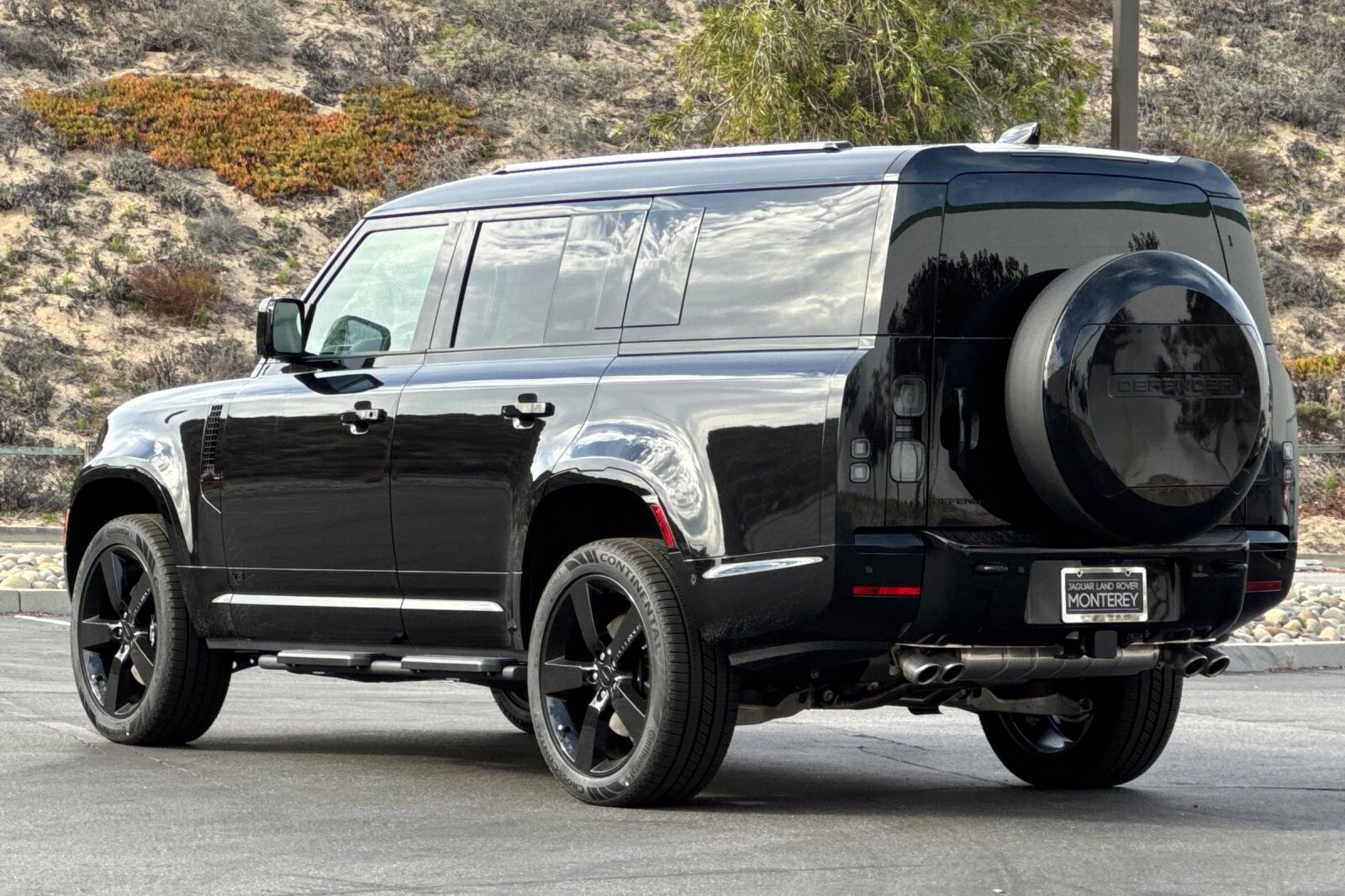 2026 Land Rover Defender photo 2