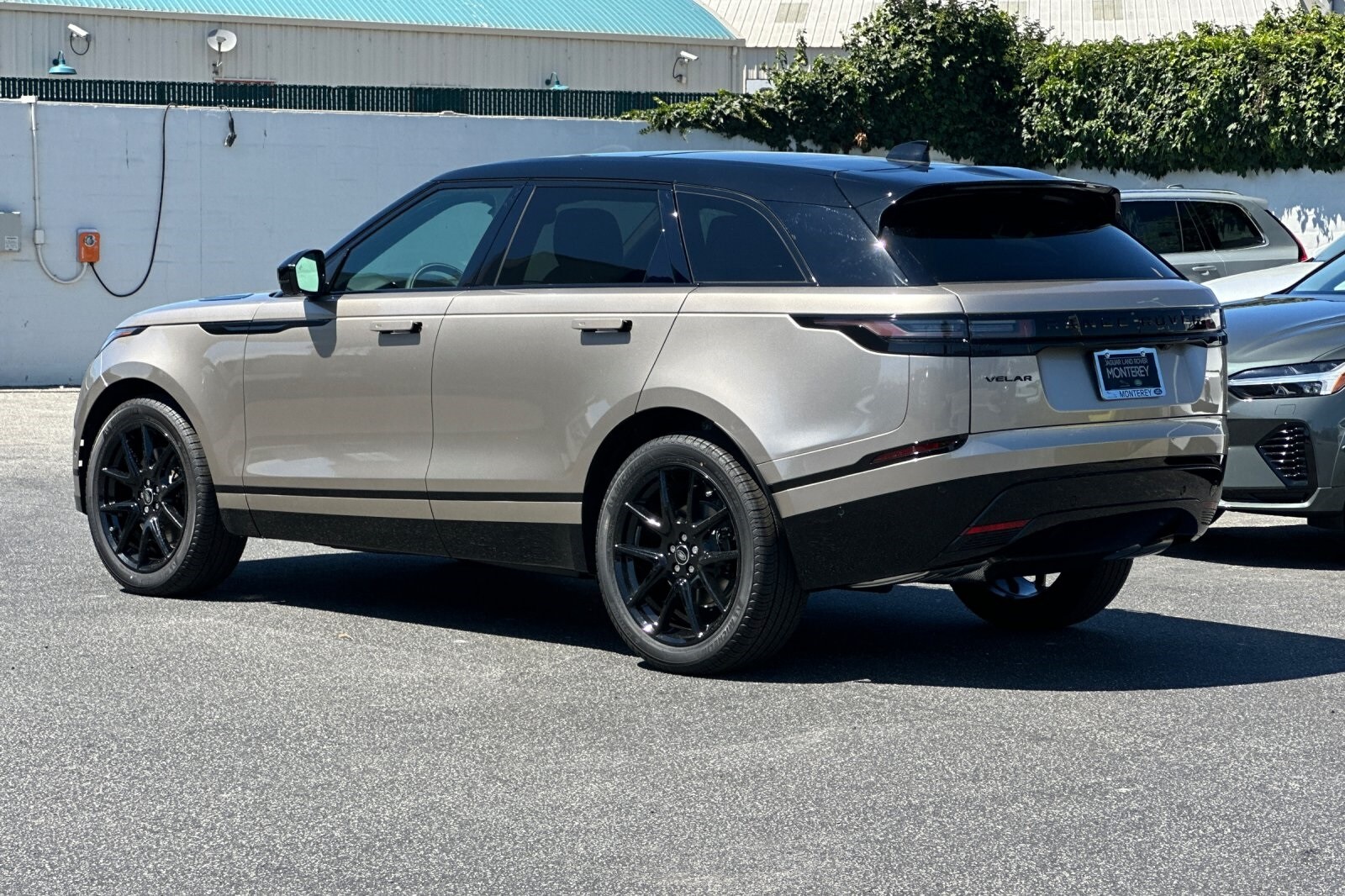 2026 Land Rover Range Rover Velar SE photo 2