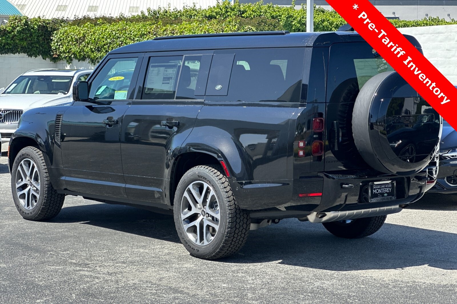 2024 Land Rover Defender 130 X-Dynamic SE photo 3