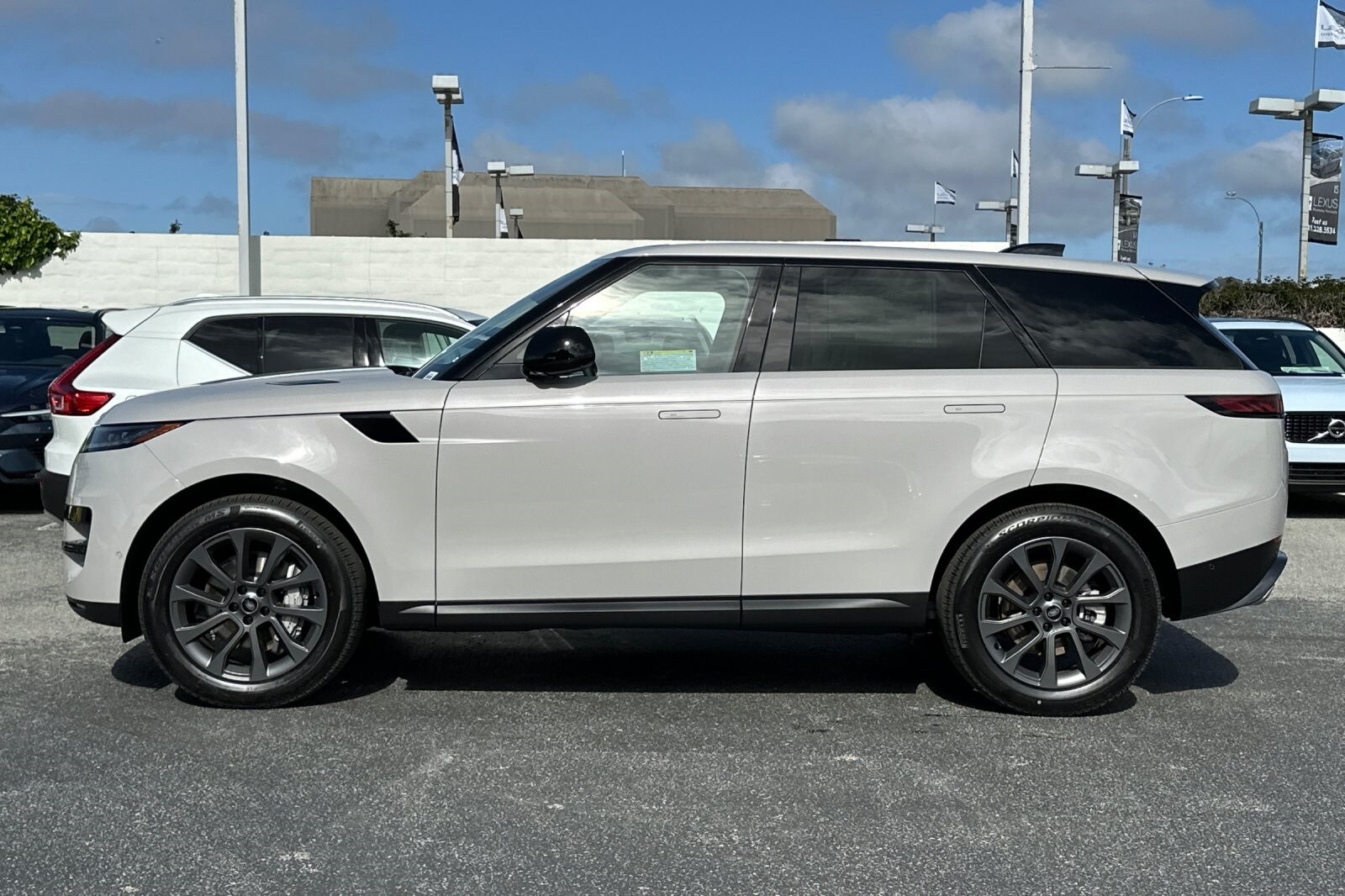 2025 Land Rover Range Rover Sport P360 S photo 2