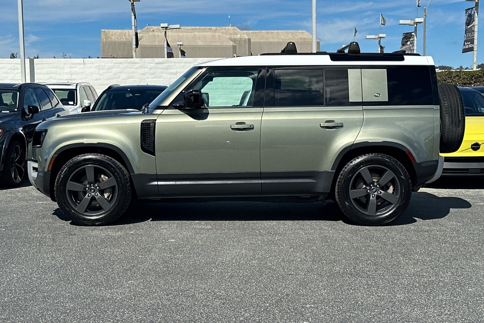 2020 Land Rover Defender 110 HSE photo 2