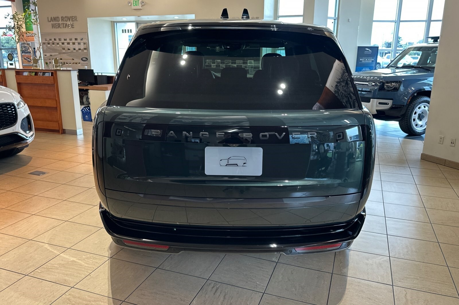 2025 Land Rover Range Rover SE photo 3