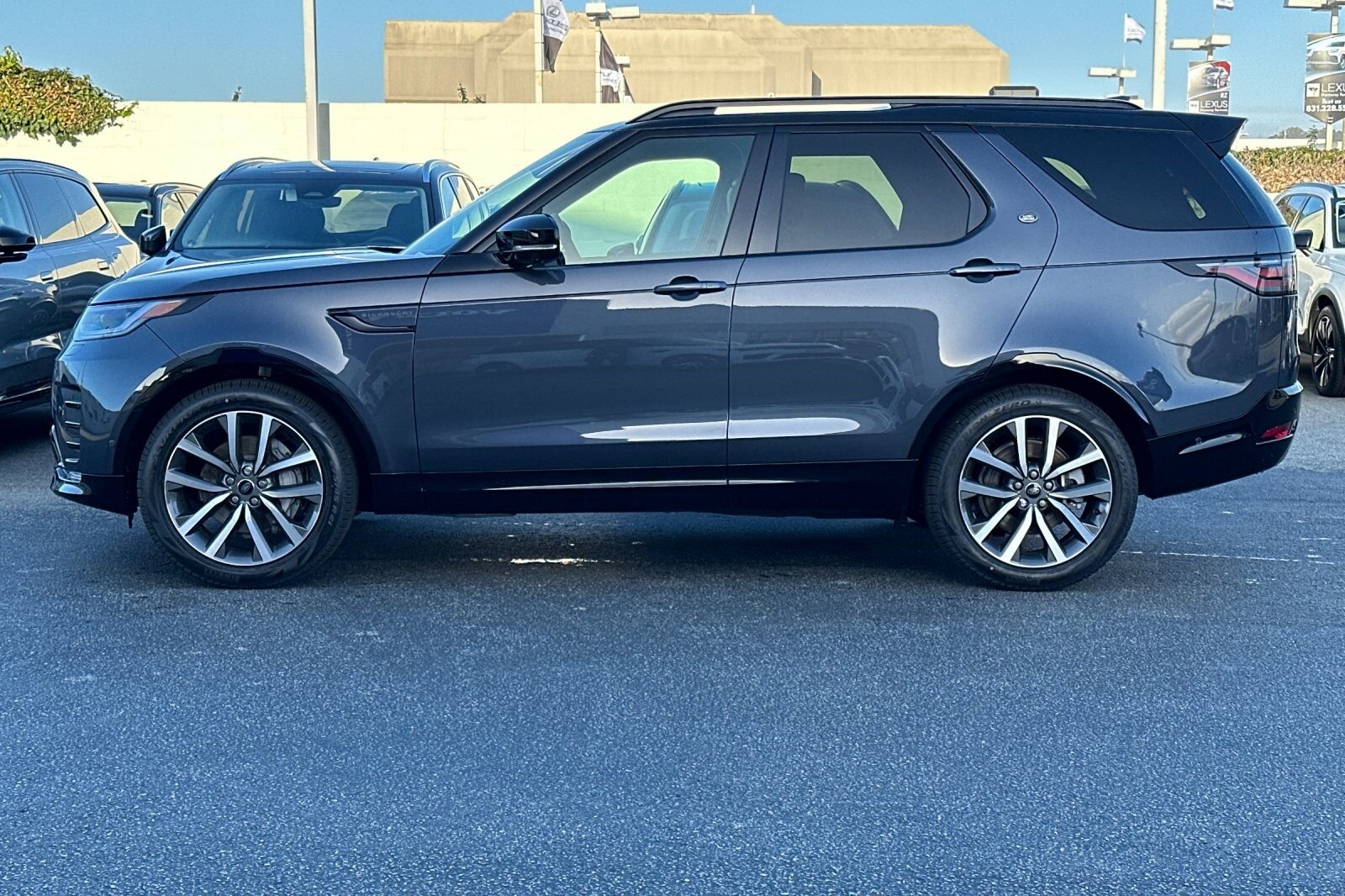 2025 Land Rover Discovery SE photo 2