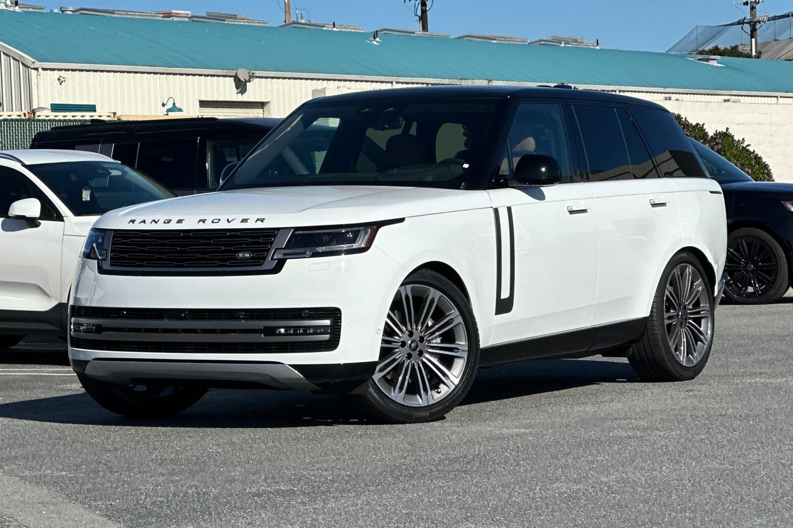 2025 Land Rover Range Rover SE's photo