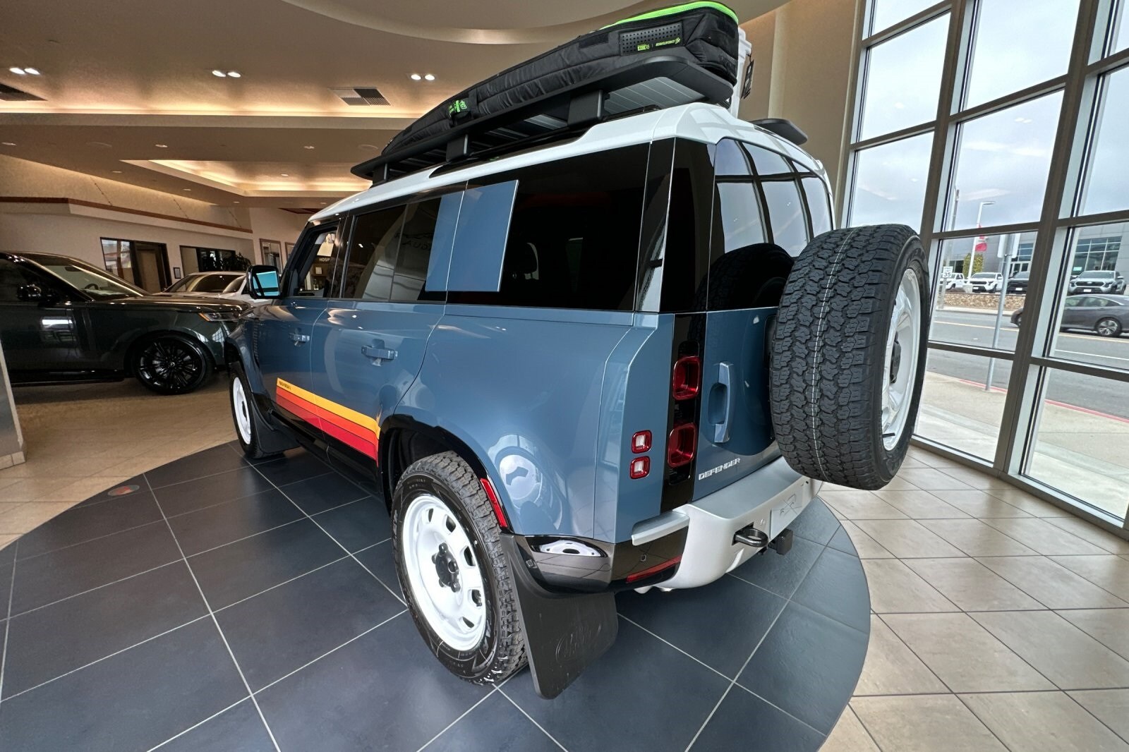 2025 Land Rover Defender 110 S photo 3