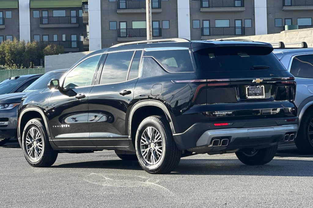 Used 2024 Chevrolet Traverse LT SUV