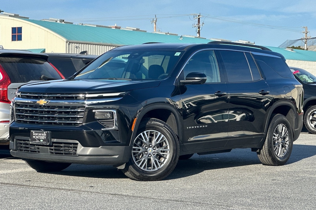 Used 2024 Chevrolet Traverse LT SUV