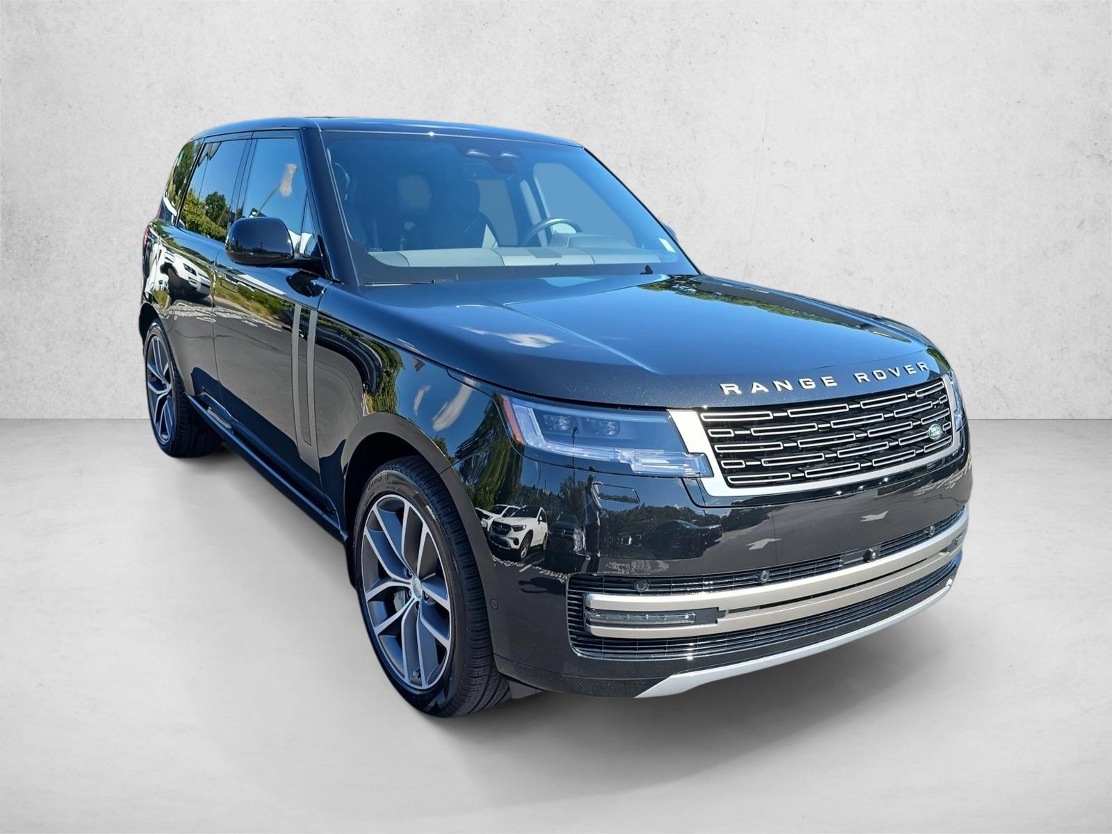 2025 Land Rover Range Rover SE photo 2