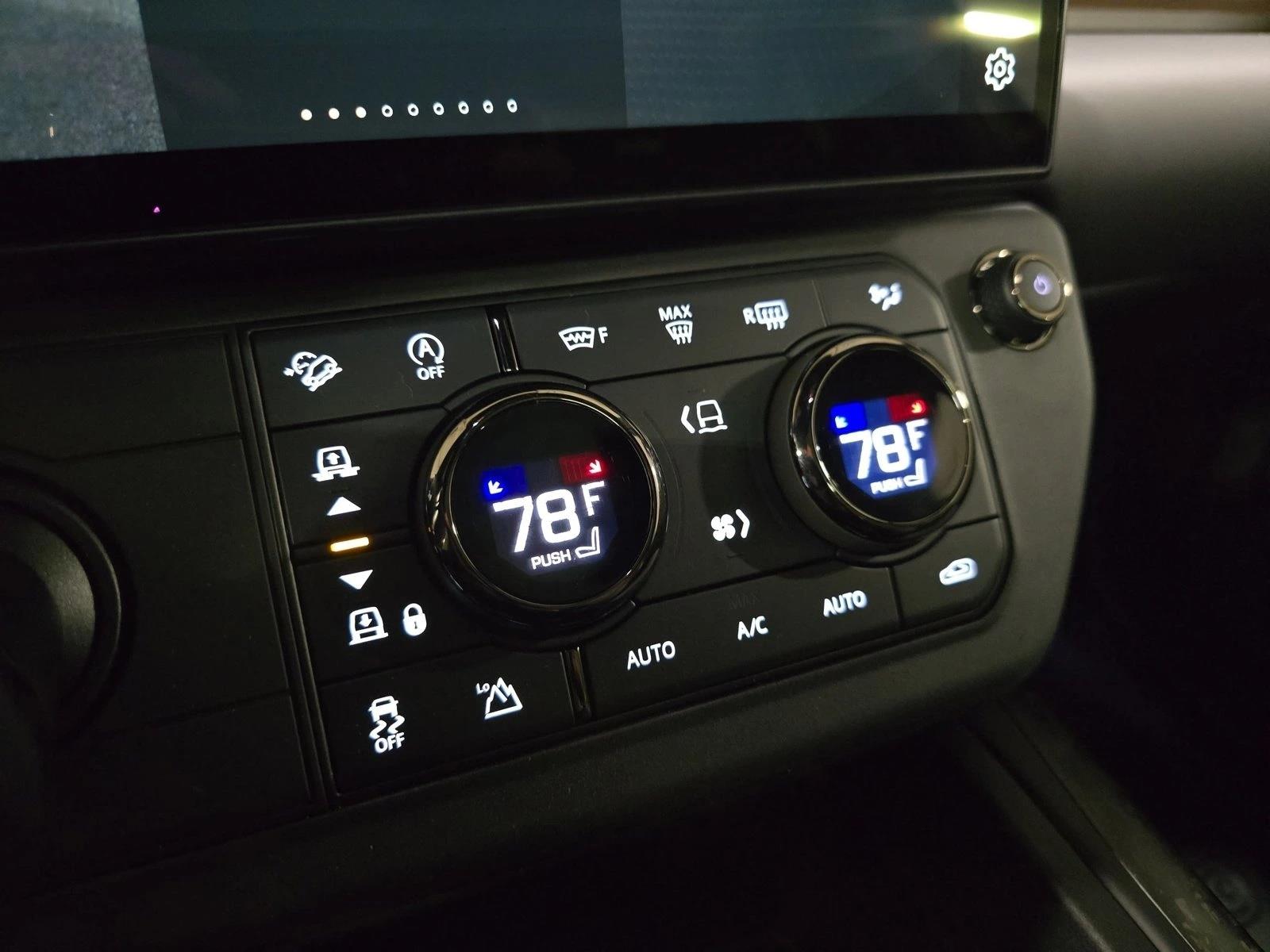 2026 Land Rover Defender OCTA - Photo 25