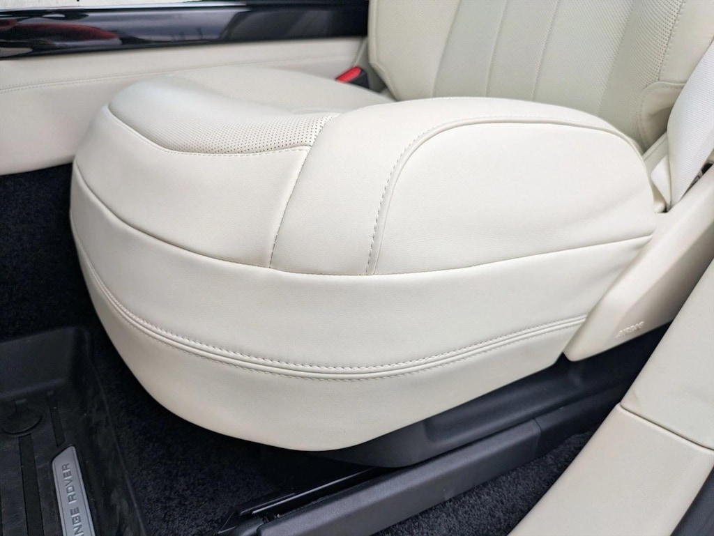 New 2025 Land Rover Range Rover SE Sport Utility