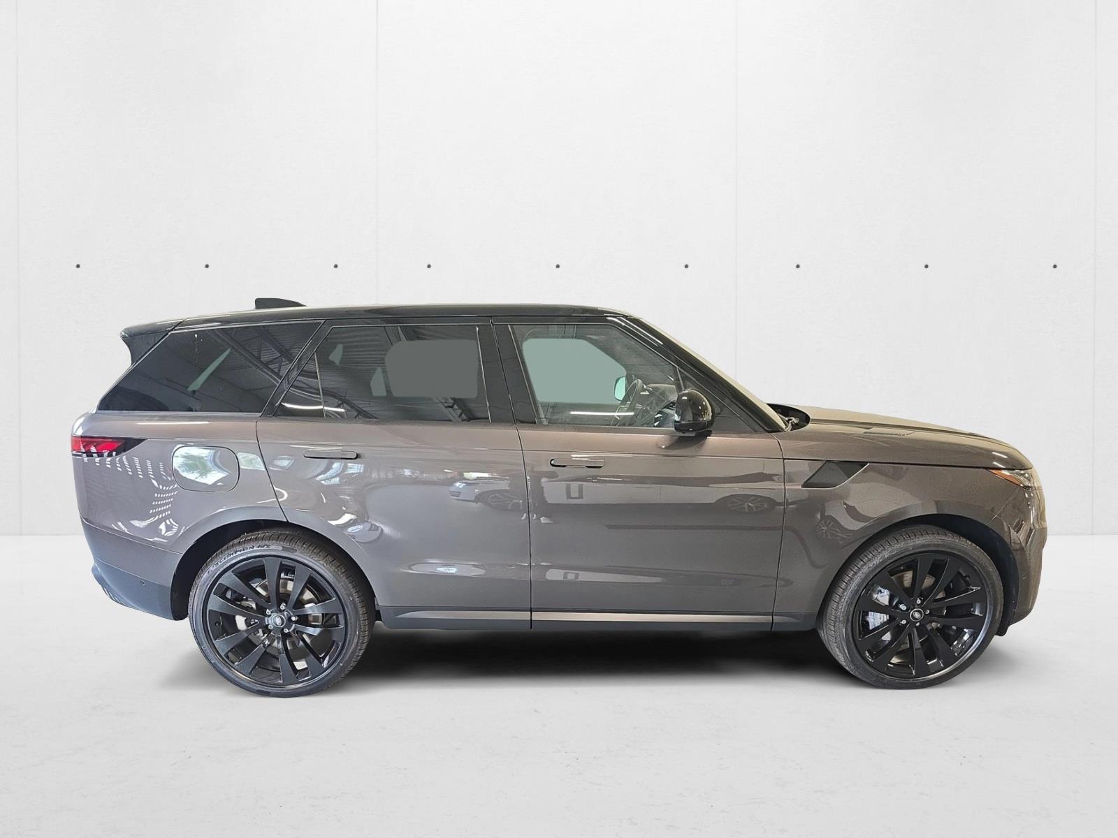2025 Land Rover Range Rover Sport SE photo 4