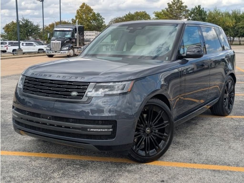 New 2025 Land Rover Range Rover SE Sport Utility