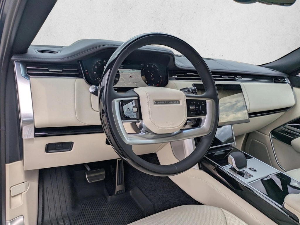 New 2025 Land Rover Range Rover SE Sport Utility