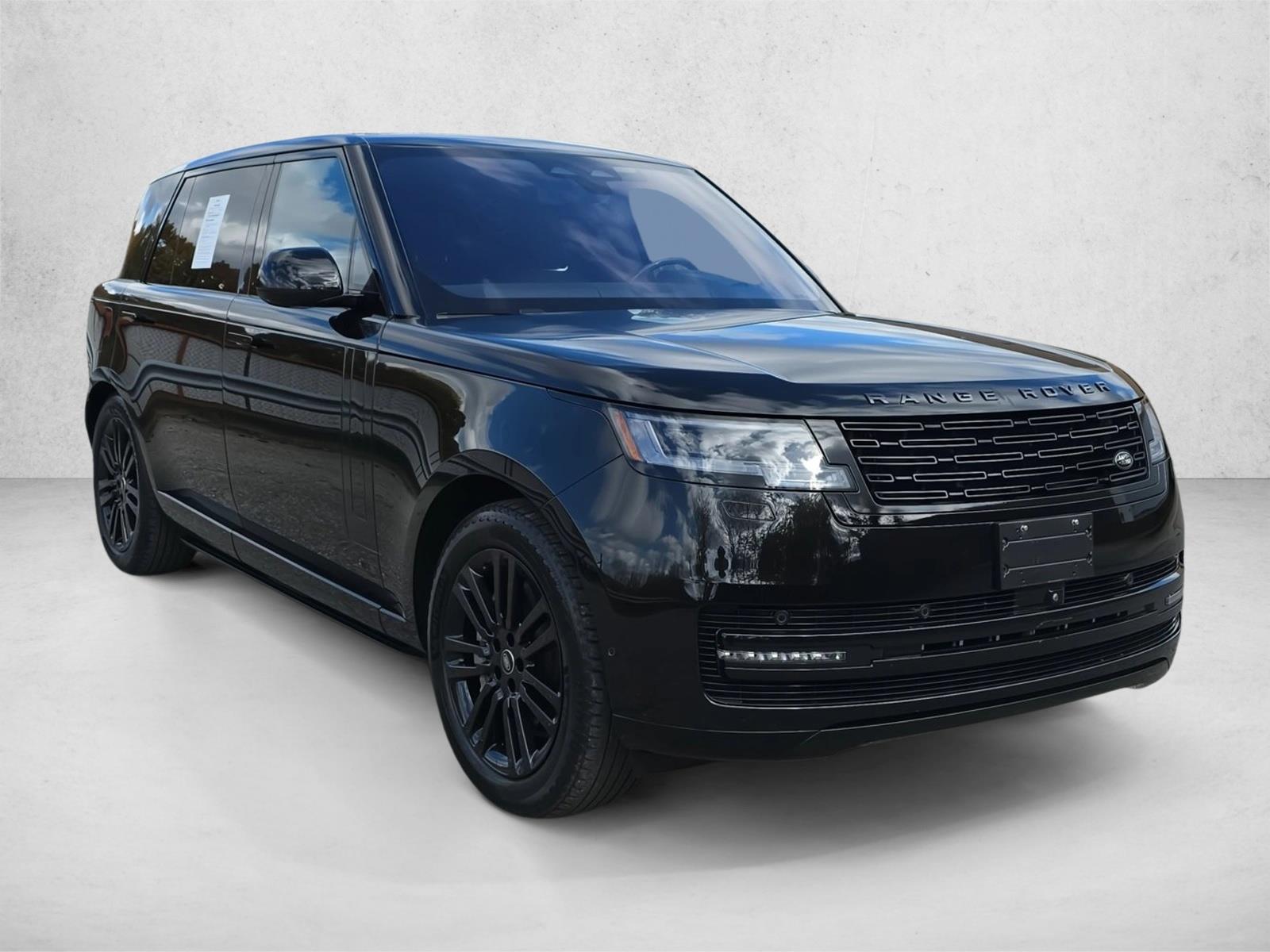 2023 Land Rover Range Rover SE photo 3